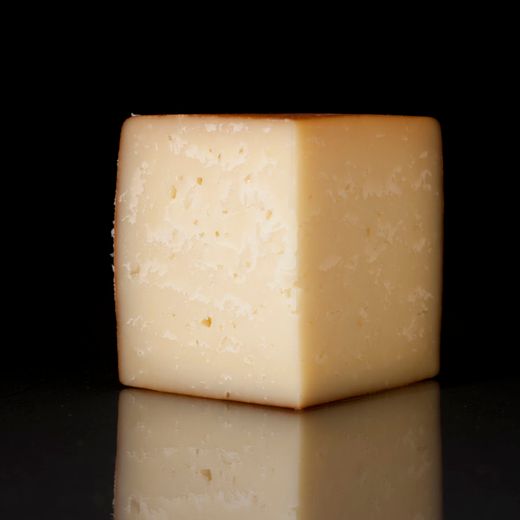 Kit de 4 Cuñas de Queso Idiazabal – Natural y Ahumado (6 y 12 meses de curación)