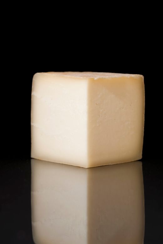 Kit de 4 Cuñas de Queso Idiazabal – Natural y Ahumado (6 y 12 meses de curación)