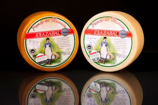 Kit de Quesos Idiazabal de Alta Curación (12 meses) – Natural y Ahumado
